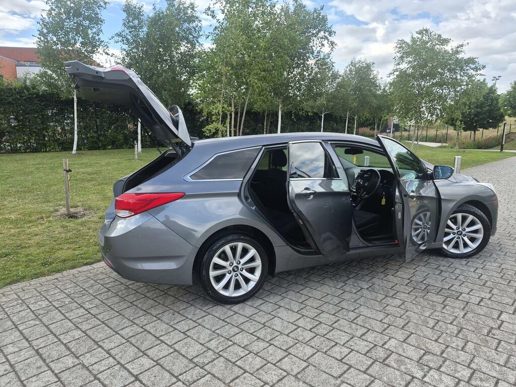 Hyundai I40 1.7 Crdi Blue Drive Style Estate Red #8