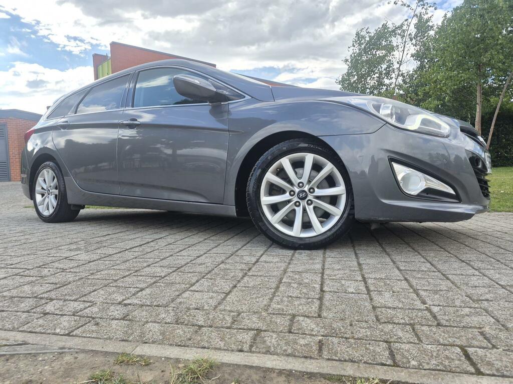 Hyundai I40 1.7 Crdi Blue Drive Style Estate Red #11
