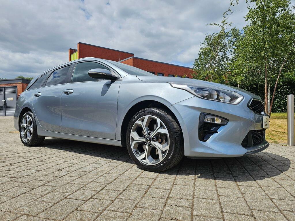 Kia Ceed 1.6 Crdi 3 Sportswagon Dct Euro 6 Ss LE19UVV Silver #4