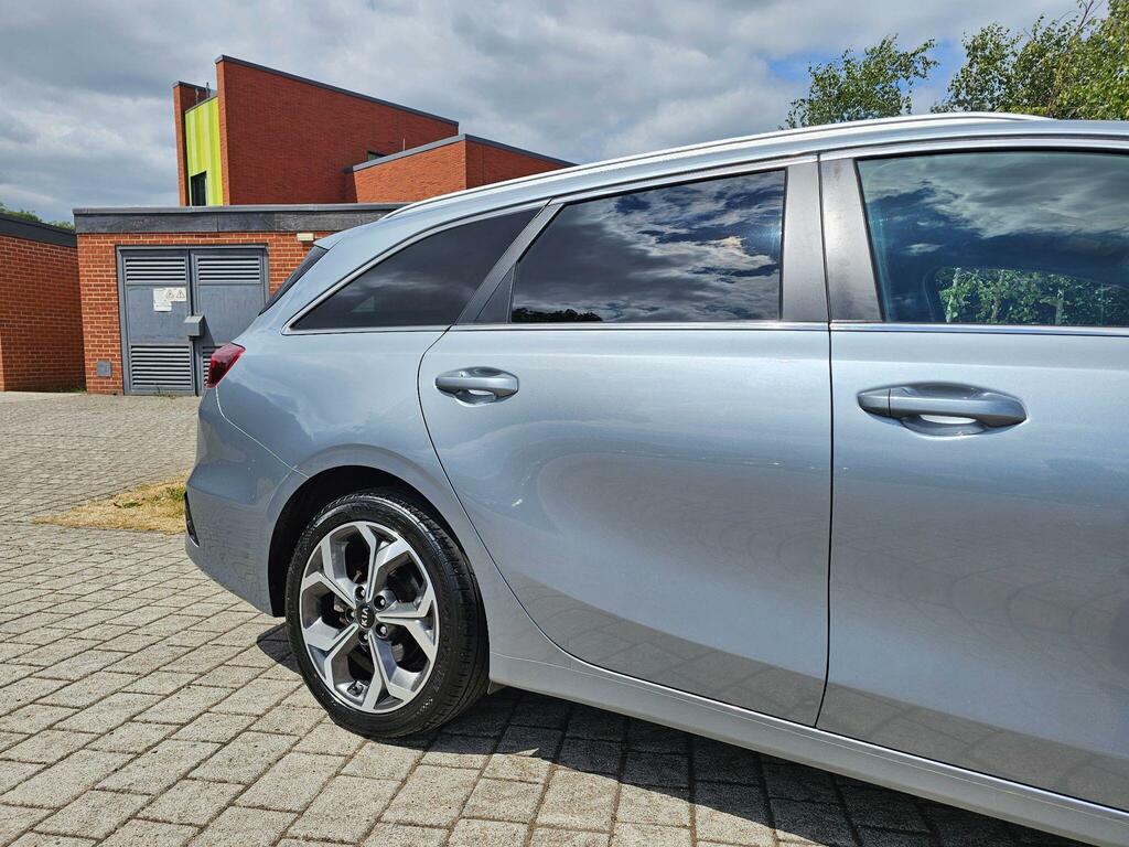 Kia Ceed 1.6 Crdi 3 Sportswagon Dct Euro 6 Ss LE19UVV Silver #3