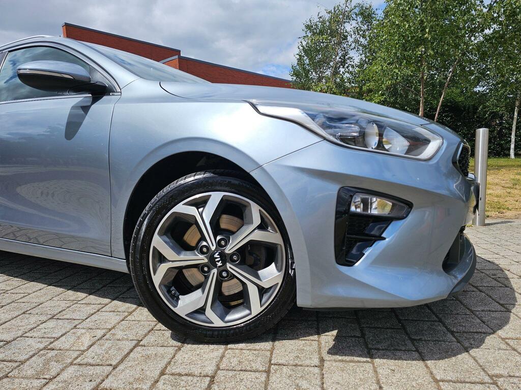 Kia Ceed 1.6 Crdi 3 Sportswagon Dct Euro 6 Ss LE19UVV Silver #2