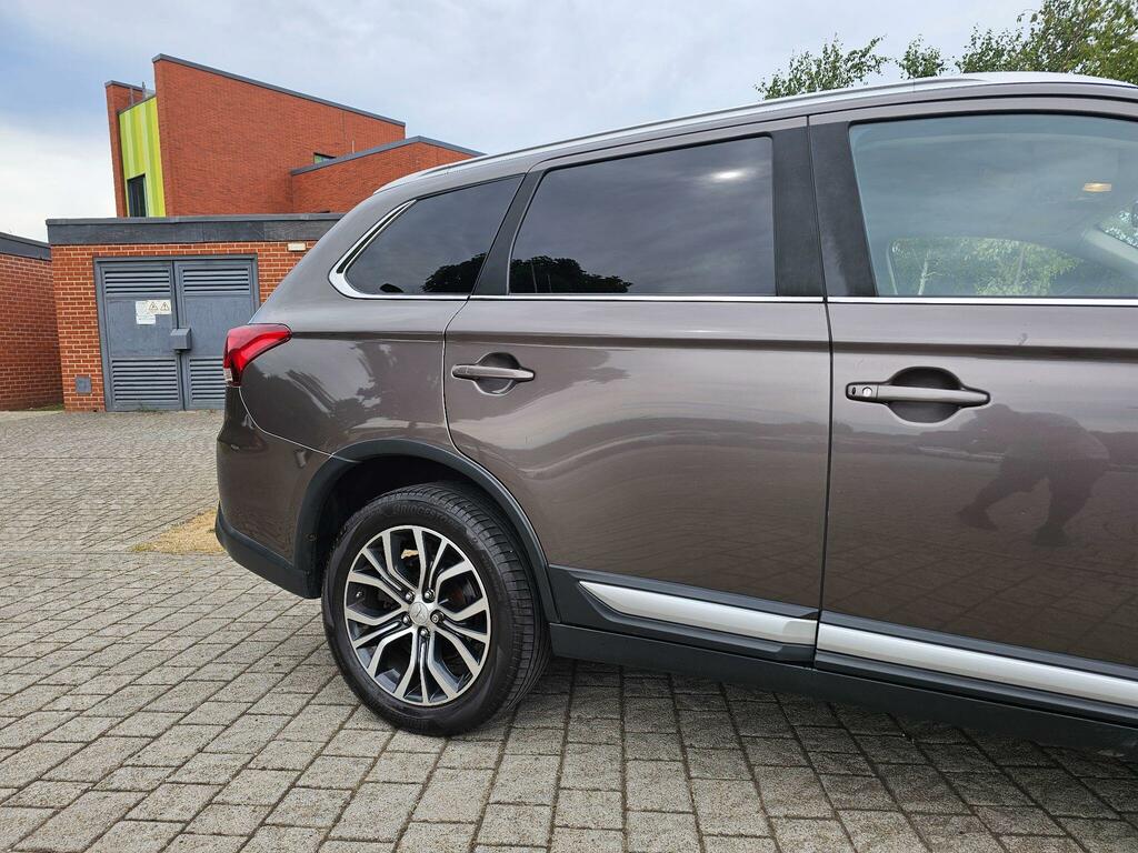Mitsubishi Outlander 2.2 Di-d 3 4Wd Euro 6 Brown #4