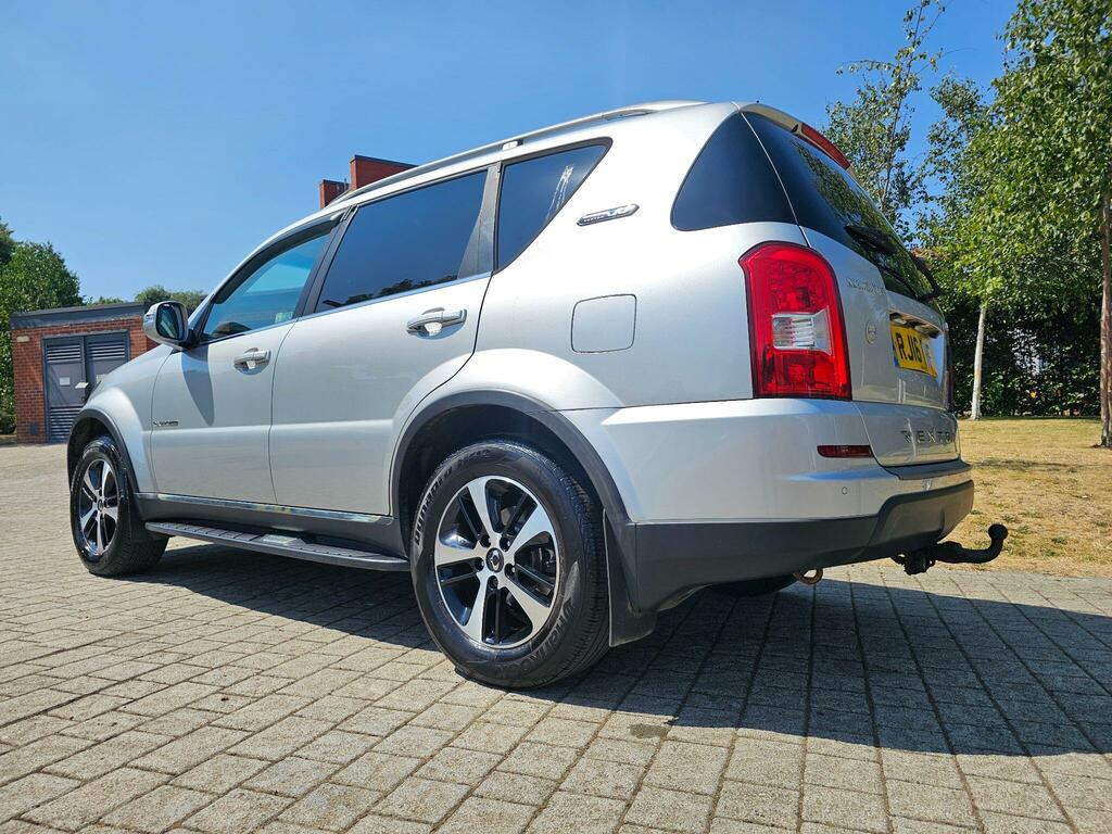 SsangYong Rexton Black #16