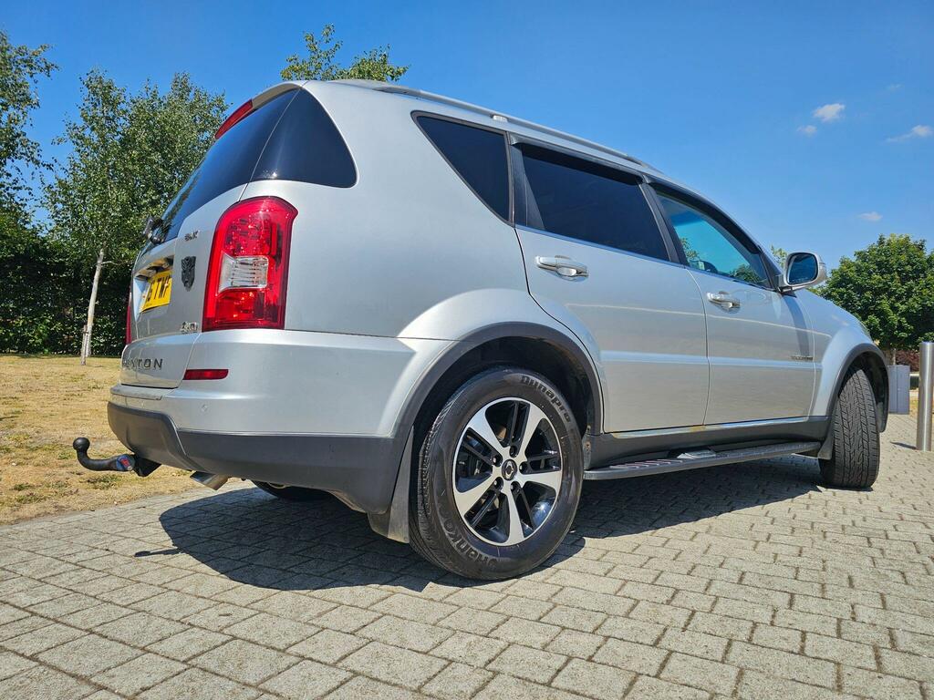 SsangYong Rexton Black #23