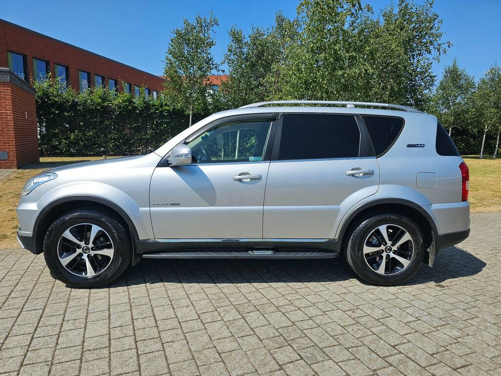 SsangYong Rexton Black #18