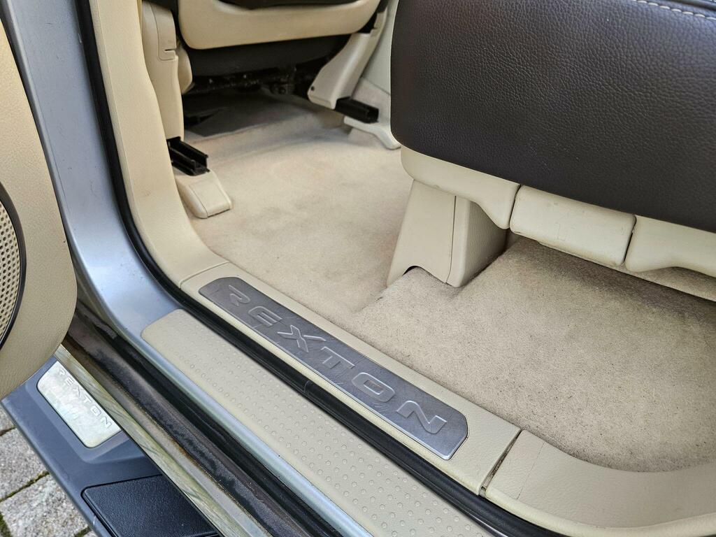 SsangYong Rexton Black #49
