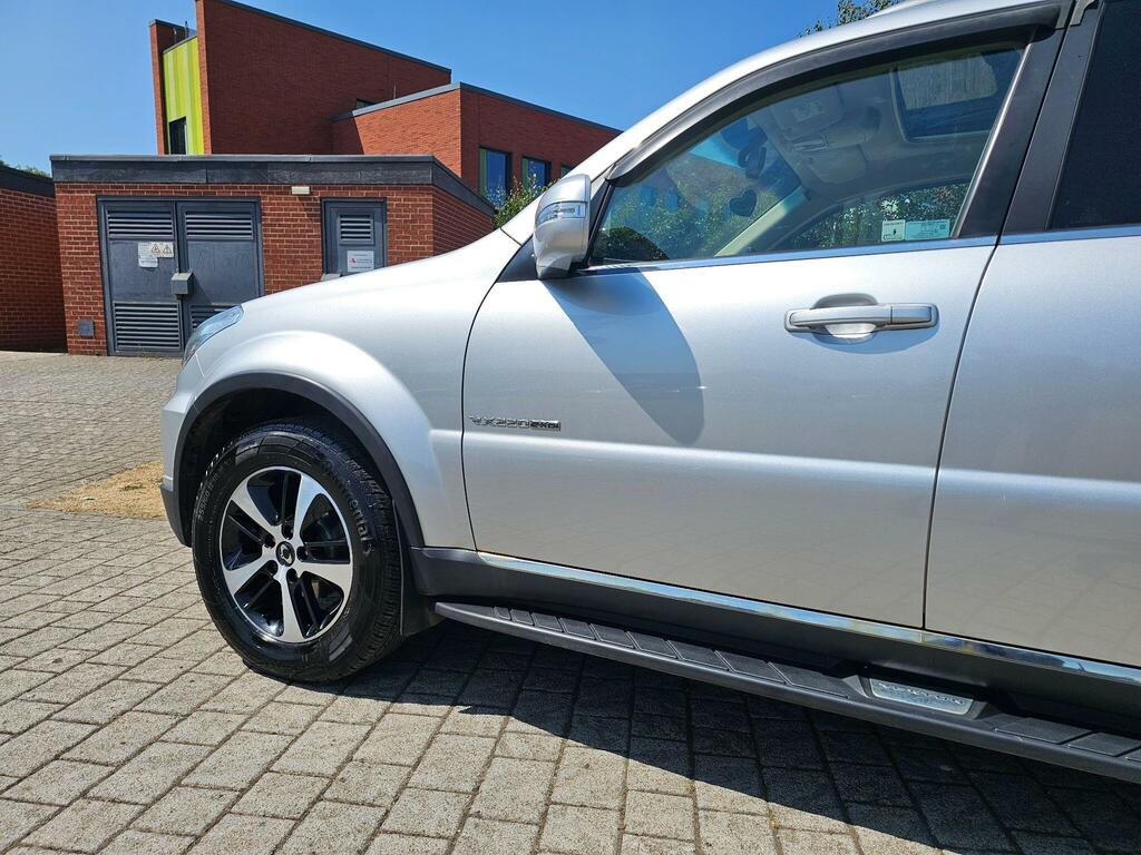SsangYong Rexton Black #7