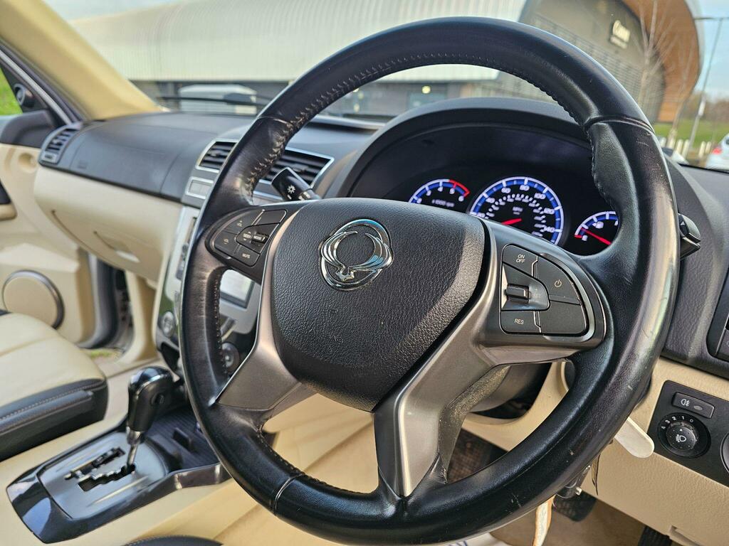 SsangYong Rexton Black #42