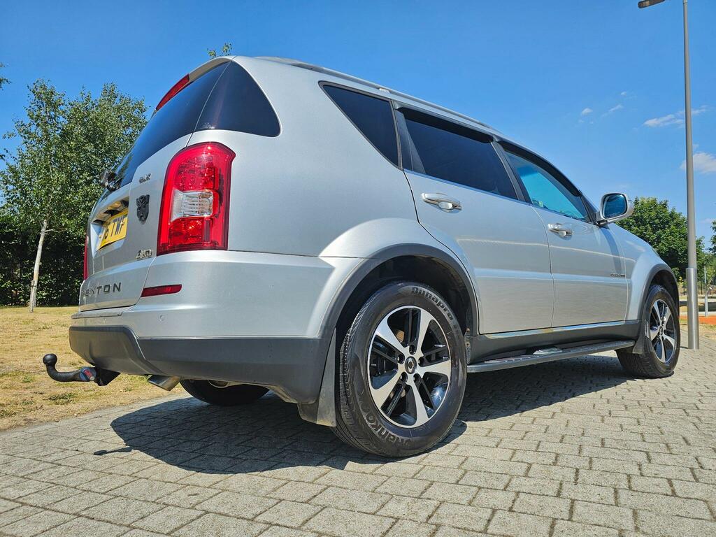 SsangYong Rexton Black #22