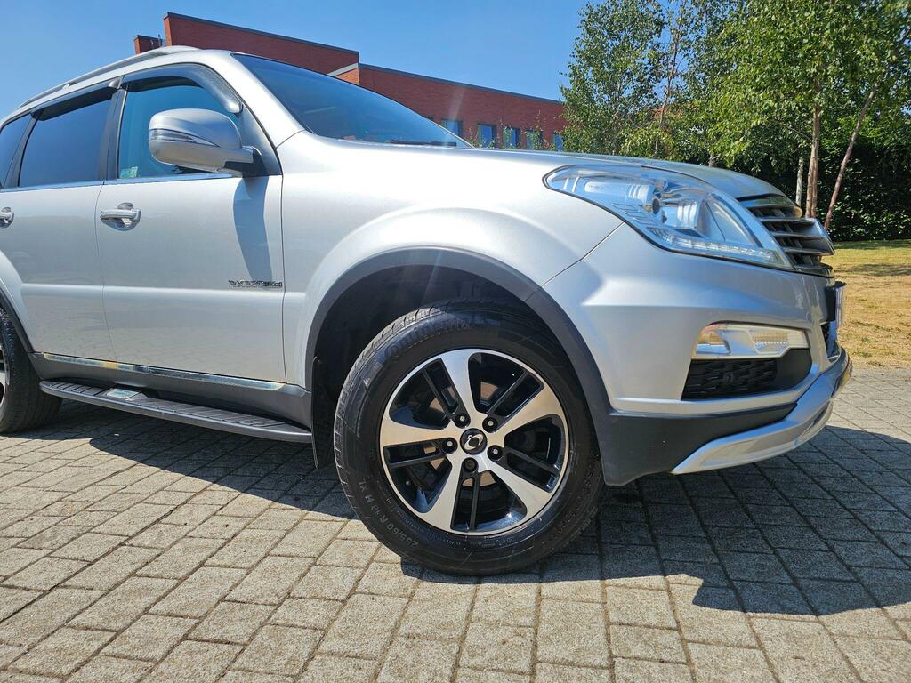 SsangYong Rexton Black #8