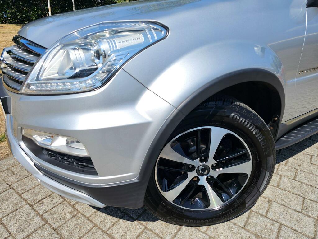 SsangYong Rexton Black #33