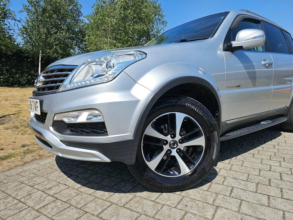 SsangYong Rexton Black #10