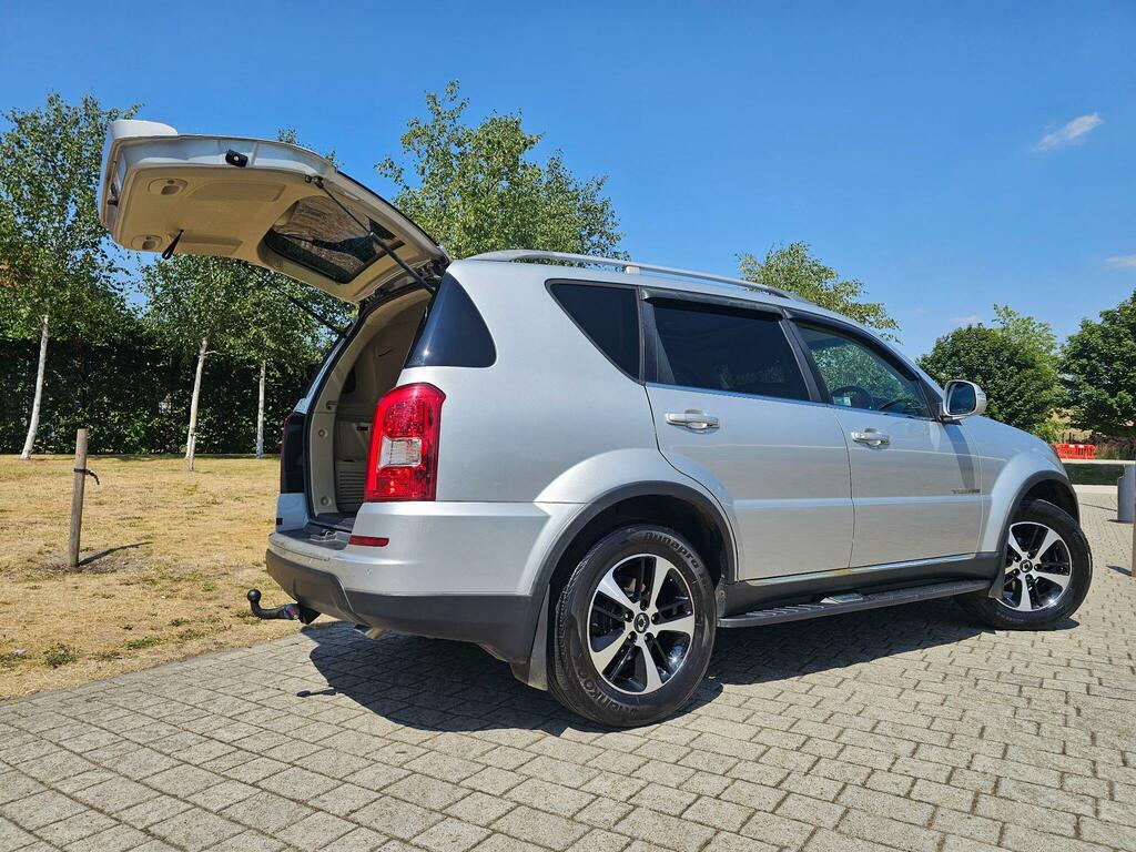 SsangYong Rexton Black #25