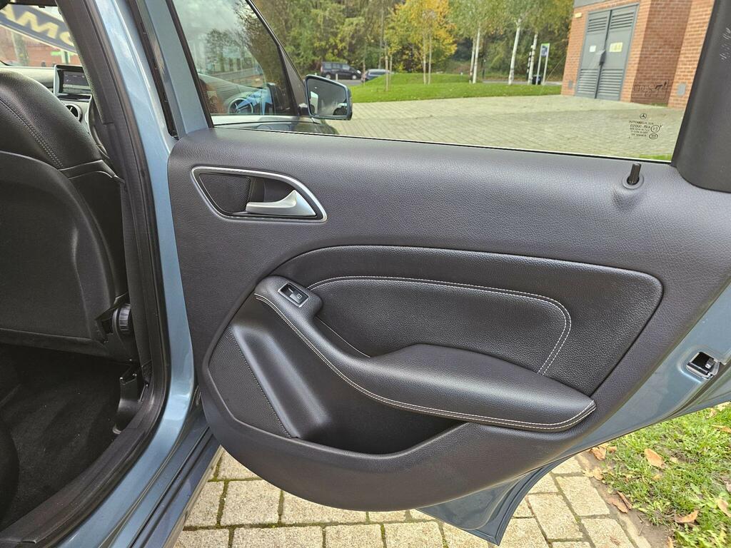 Mercedes-Benz B Class B180 Se Cdi Blueefficiency Black #14