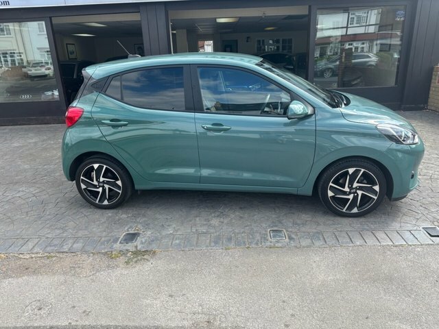 Hyundai I10 1.2 Premium Hatchback Euro 6 S S Green #2
