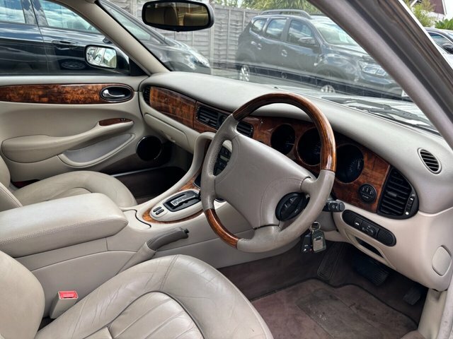 Jaguar XJ 4.0 Sovereign V8 Beige #2