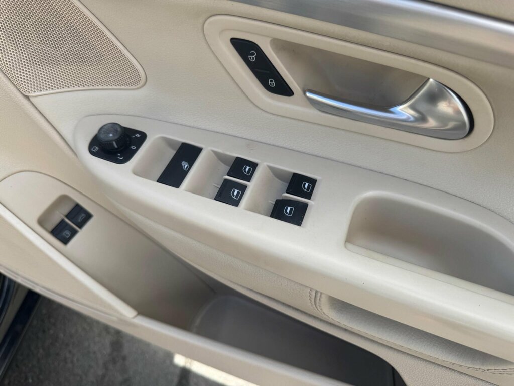 Volkswagen EOS Convertible White #26
