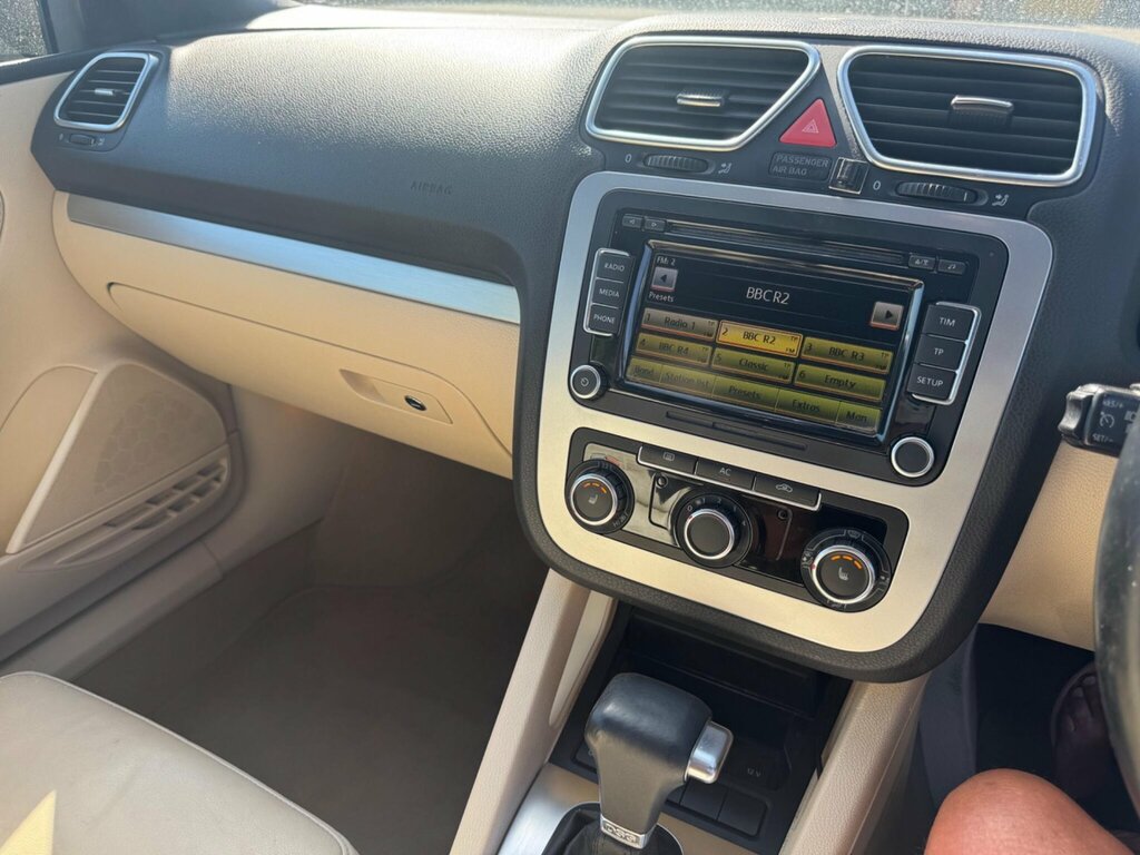 Volkswagen EOS Convertible White #29