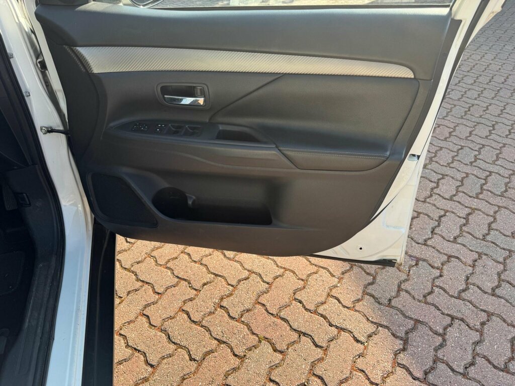 Mitsubishi Outlander Outlander Gx 4 Di-d Black #24