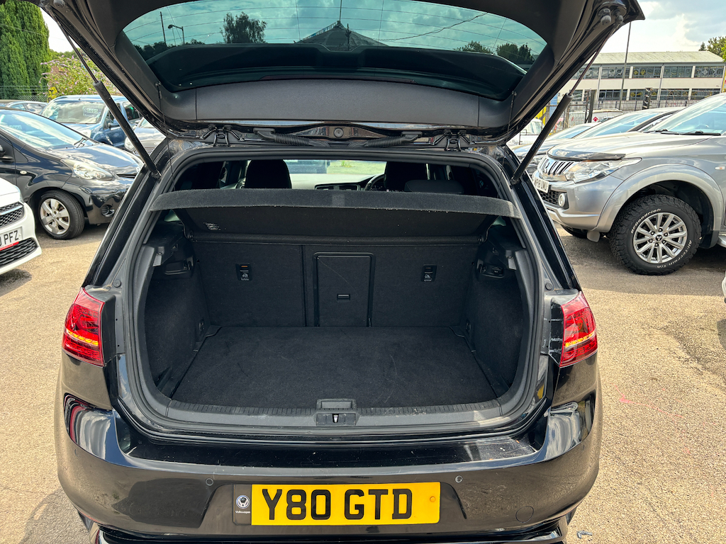 Volkswagen Golf 1.6L Match White #9