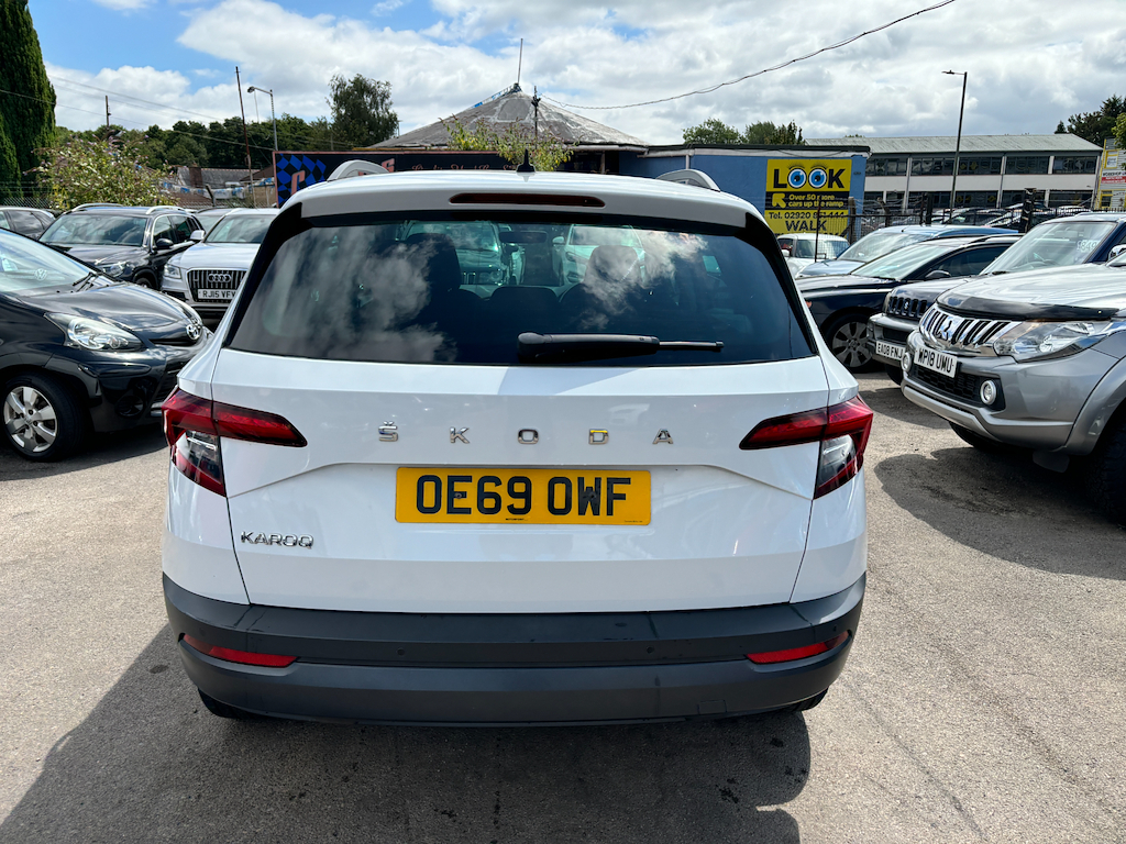 Skoda Karoq Se Technology Tsi White #4
