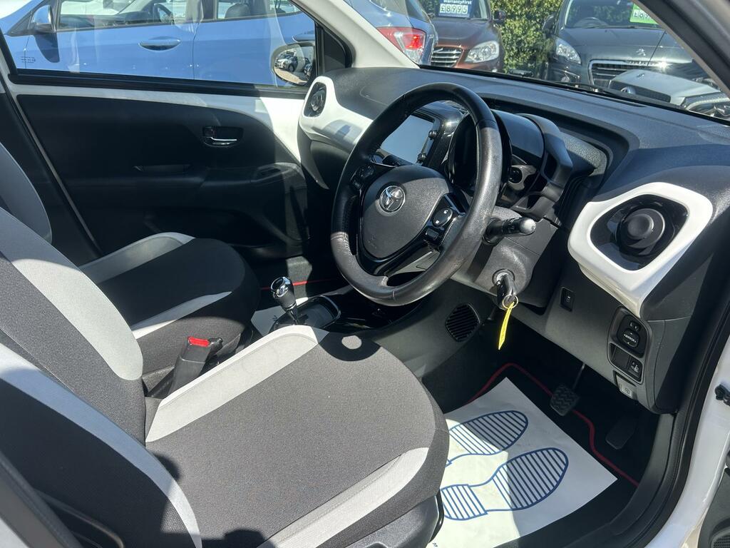 Toyota Aygo X X-press White #12