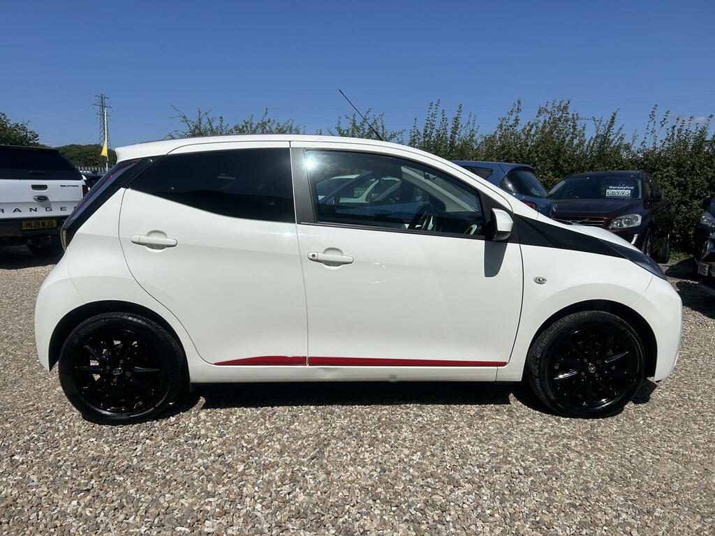 Toyota Aygo X X-press White #5