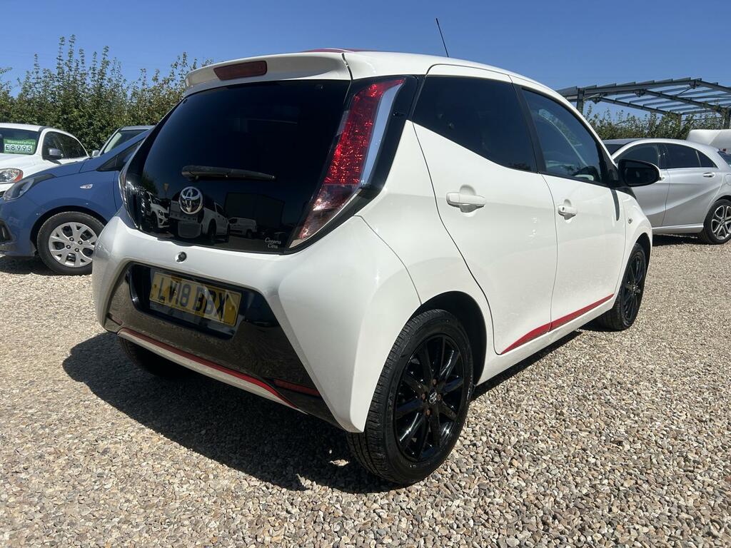 Toyota Aygo X X-press White #6
