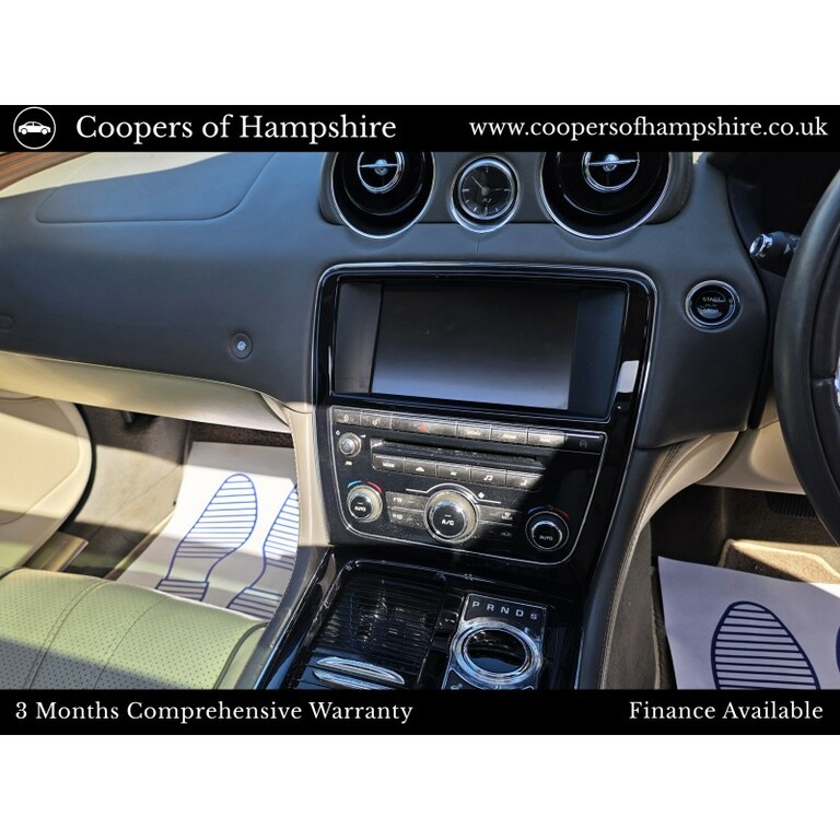 Jaguar XJ Diesel Black #2