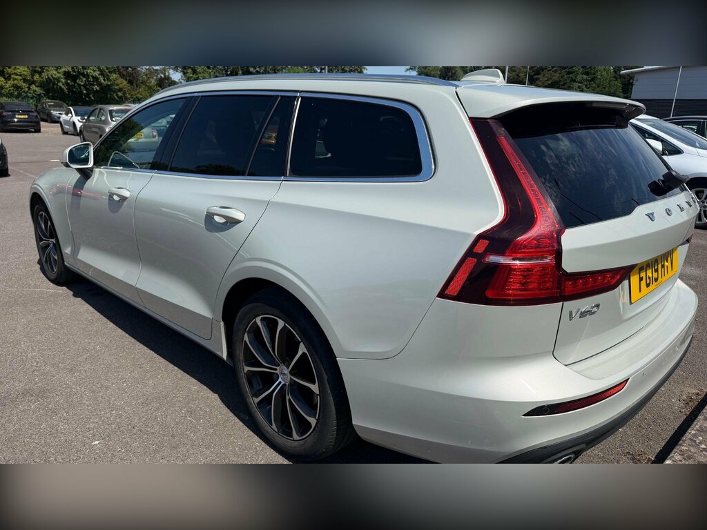 Volvo V60 2.0 D4 Momentum Euro 6 Ss FG19HYV Gold #6