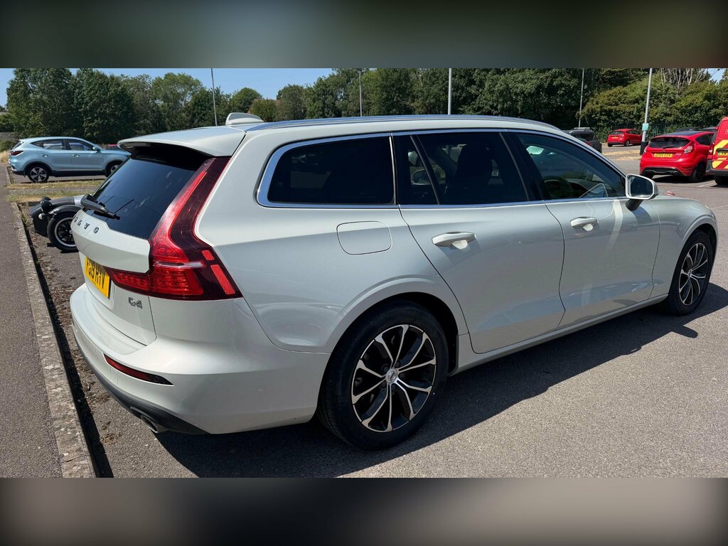 Volvo V60 2.0 D4 Momentum Euro 6 Ss FG19HYV Gold #5