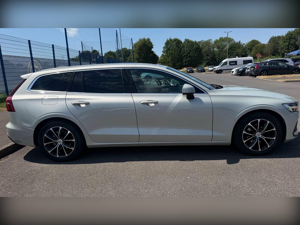 Volvo V60 2.0 D4 Momentum Euro 6 Ss FG19HYV Gold #3