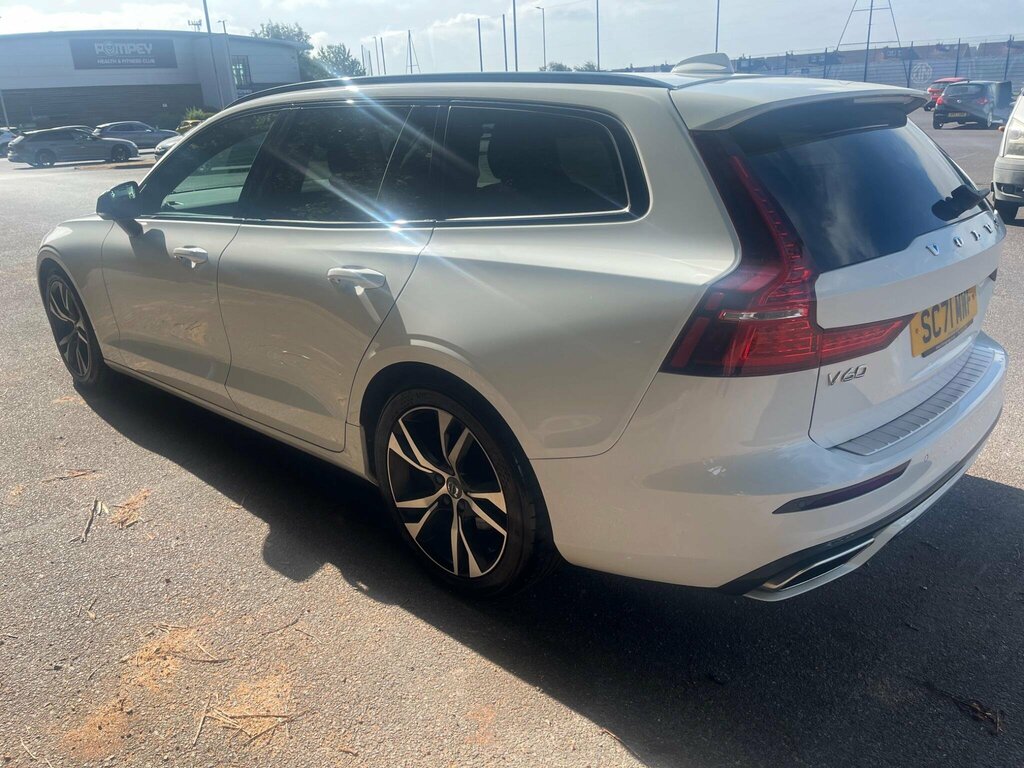 Volvo V60 2.0 B3 Mhev R-design Euro 6 Ss SC71MWF White #4