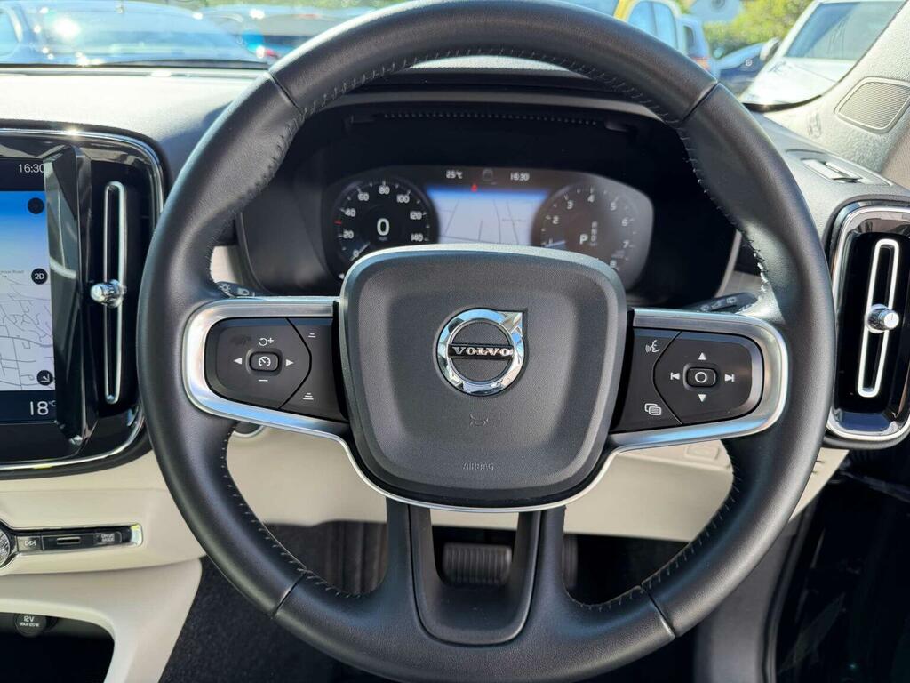 Volvo XC40 2.0 T4 Momentum Awd Euro 6 Ss Black #4