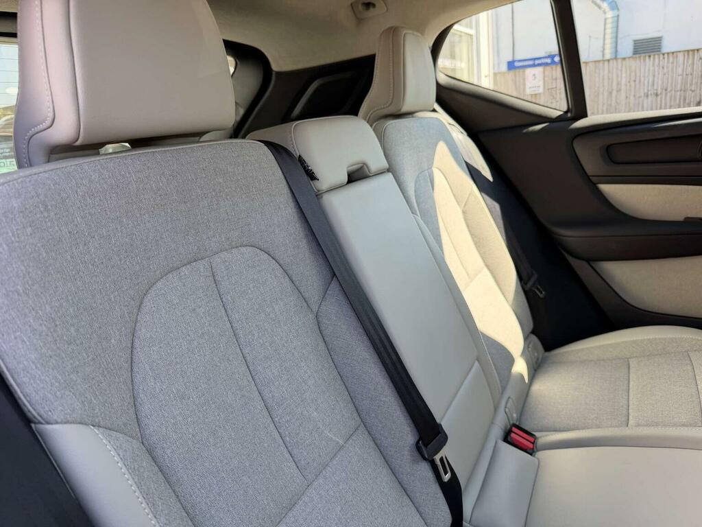Volvo XC40 2.0 T4 Momentum Awd Geartronic Red #30
