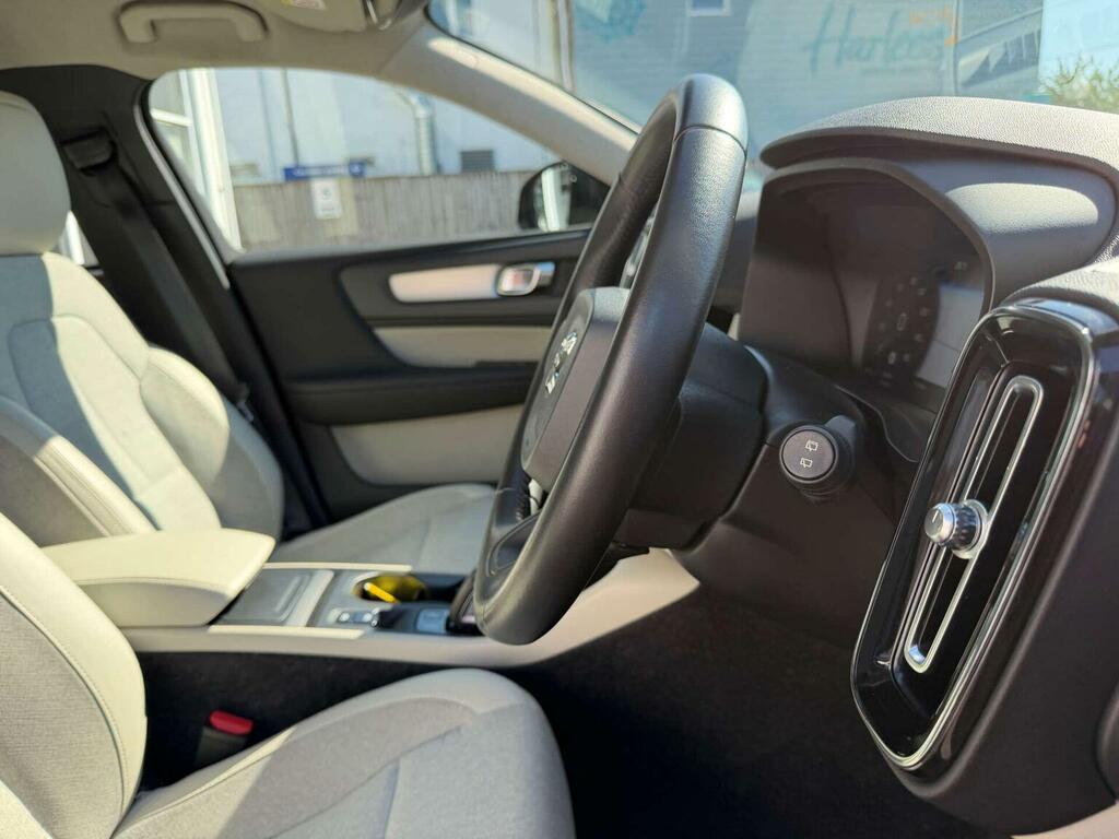 Volvo XC40 2.0 T4 Momentum Awd Geartronic Red #26