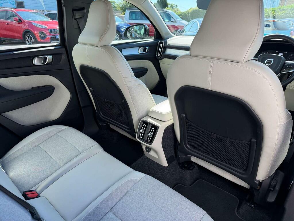 Volvo XC40 2.0 T4 Momentum Awd Geartronic Red #28