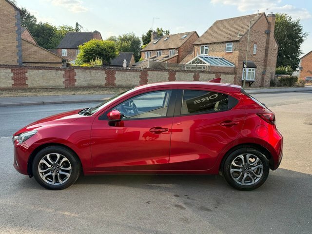Mazda 2 1.5 Skyactiv-g Gt Sport Red #4