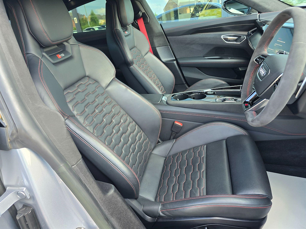 Audi E Tron GT 93.4Kwh Carbon Black Quattro Silver #6