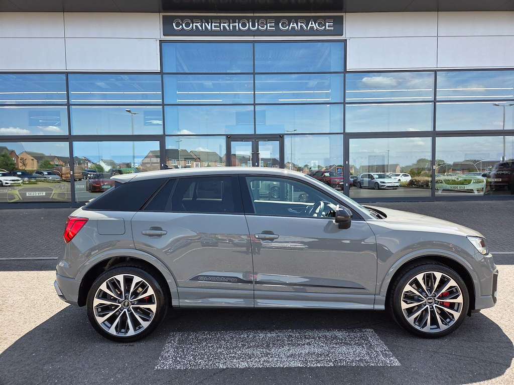 Audi SQ2 Sq2 Black Edition Tfsi Quattro Black #1