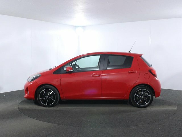 Toyota Yaris 1.33 Dual Vvt-i Design Hatchback FL66KGN Red #4