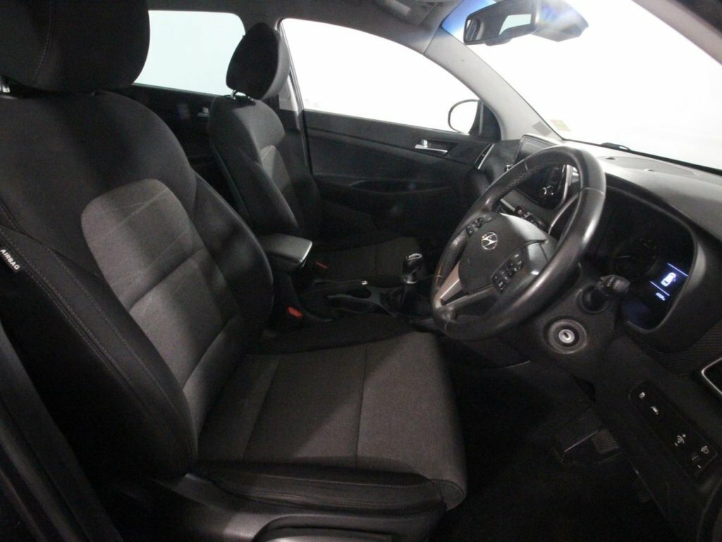 Hyundai Tucson 1.6 Gdi Se Nav Suv Euro 6 Ss Grey #28
