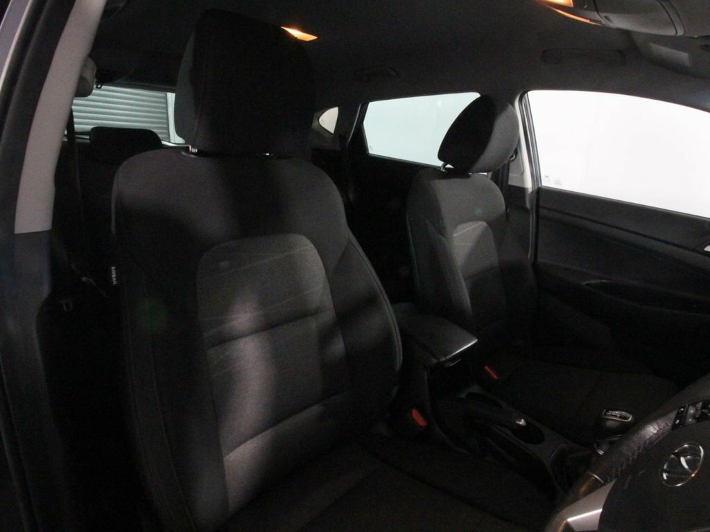Hyundai Tucson 1.6 Gdi Se Nav Suv Euro 6 Ss Grey #29
