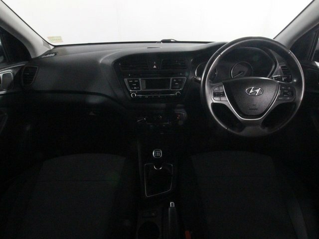 Hyundai I20 1.2L Mpi Se One Years Warranty Included White #13