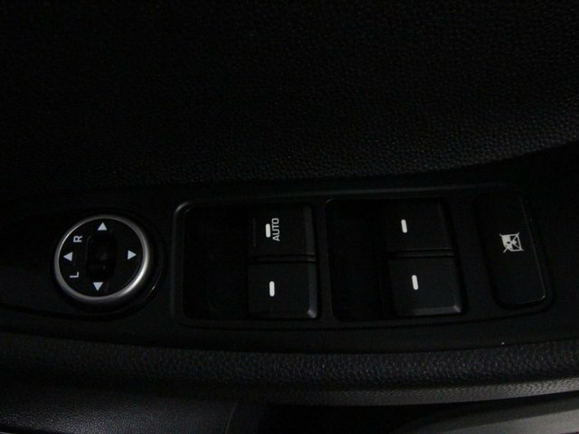 Hyundai I20 1.2L Mpi Se One Years Warranty Included White #18