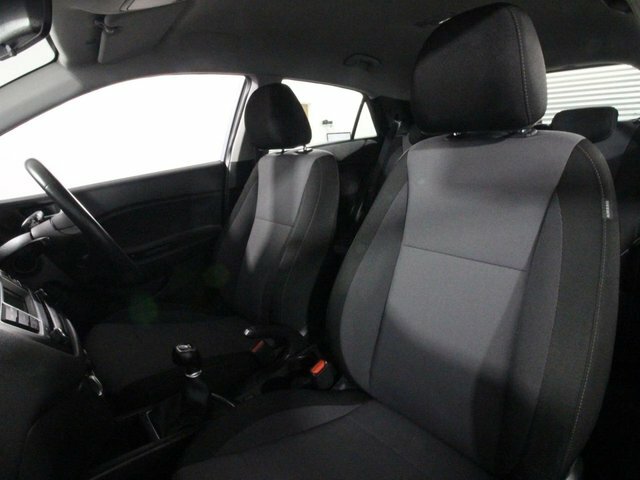 Hyundai I20 1.2L Mpi Se One Years Warranty Included White #12
