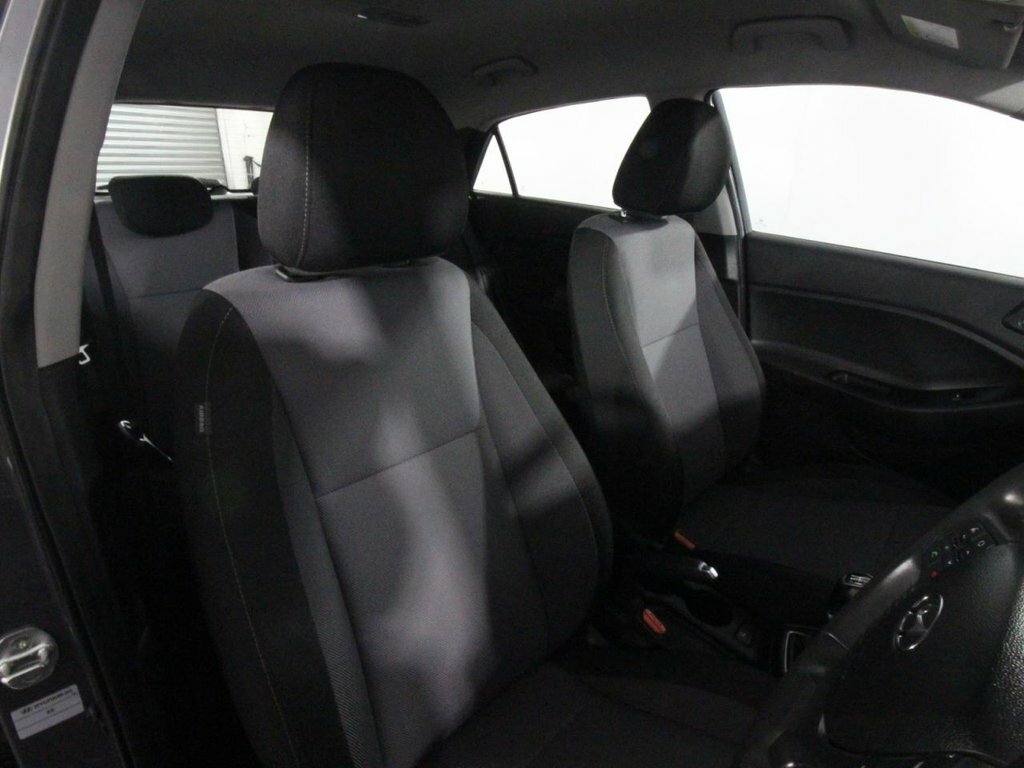Hyundai I20 1.2L Mpi Se One Years Warranty Included White #28