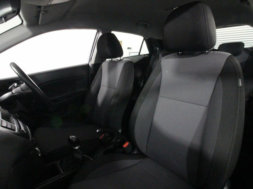 Hyundai I20 1.2L Mpi Se One Years Warranty Included White #30