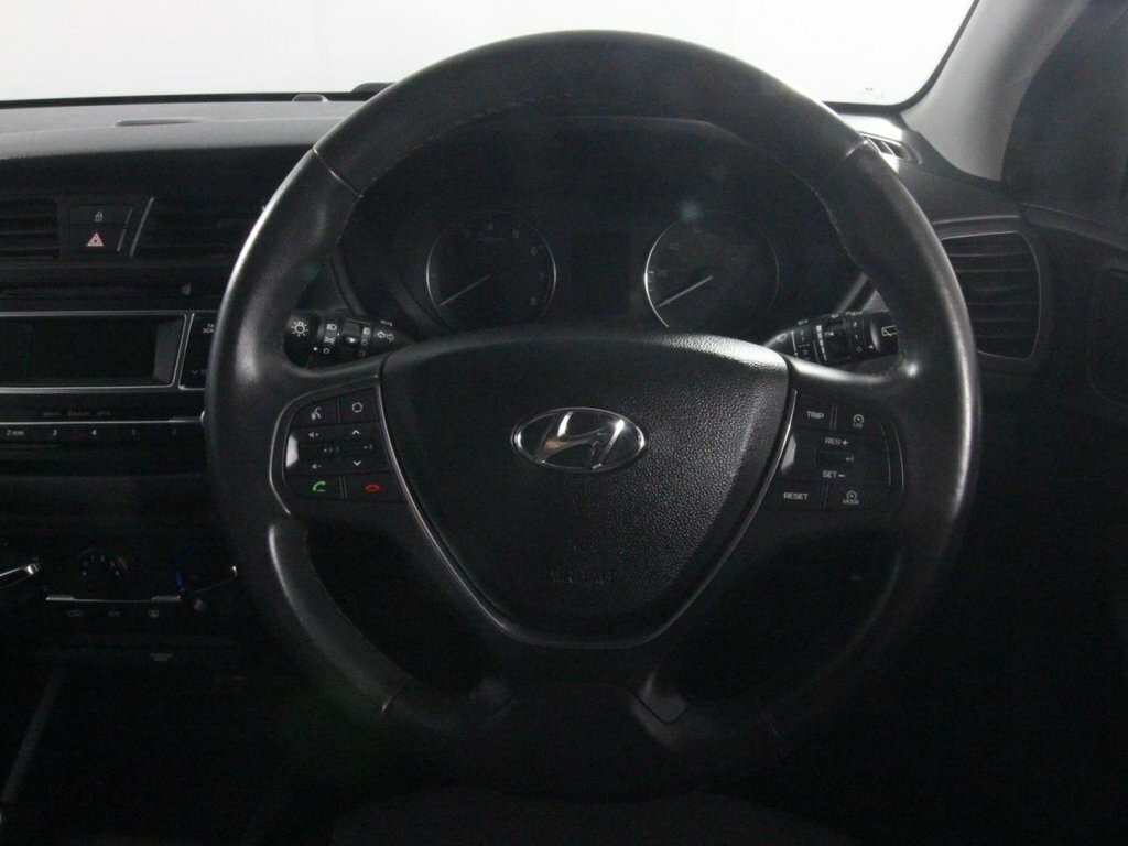 Hyundai I20 1.2L Mpi Se One Years Warranty Included White #32