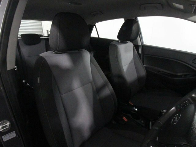 Hyundai I20 1.2L Mpi Se One Years Warranty Included White #10